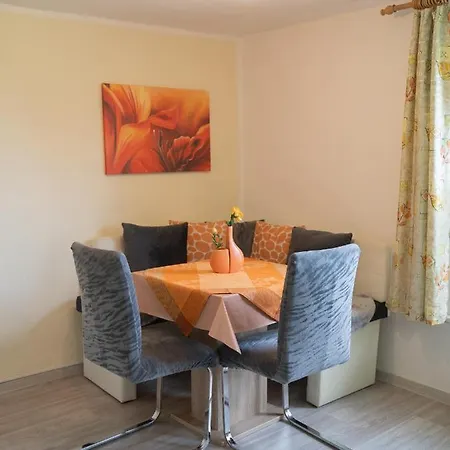 Christine Knoll Apartment *